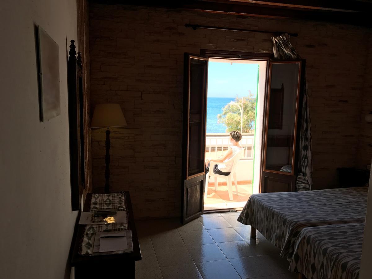 Hostal Restaurante Playa Colonia de Sant Jordi Exterior photo